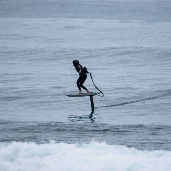 efoil surfing